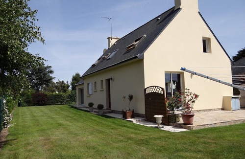 Tregunc House | House with sea view, beach access, indoor swimming pool, heated from 15/05/15/09