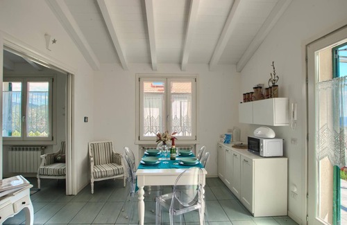 Poggi Villa | House with sea view, private patio, A/C, parking space and wi-fi