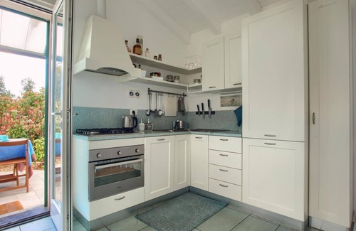Poggi Villa | House with sea view, private patio, A/C, parking space and wi-fi