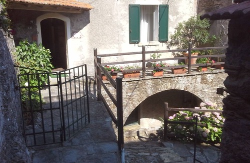 Stazzema House | House with swimming pool located in the mountains and near the sea.