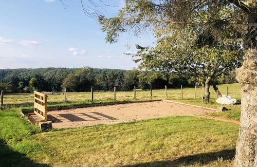 Avallon House | House with swimming pool and bowling green