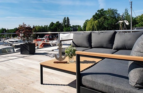 Vahrenwald-List Boat Rental | Houseboat ANKERLOFT - vacation on the water in the middle of Hanover's marina!
