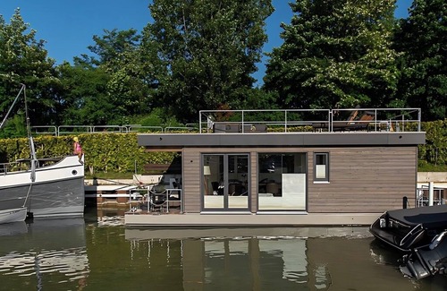 Vahrenwald-List Boat Rental | Houseboat ANKERLOFT - vacation on the water in the middle of Hanover's marina!