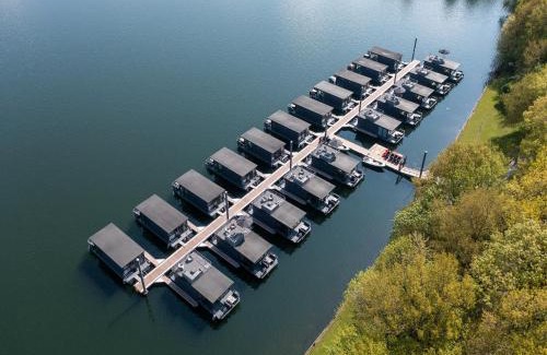 Middelaar Boat Rental | Houseboat at Mookerplas , cleaning included