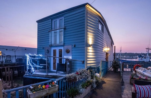 Ryde Bed & Breakfast | Houseboat Harbourside View