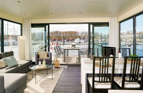 Tarnewitz Boat Rental | Houseboat in Boltenhagen