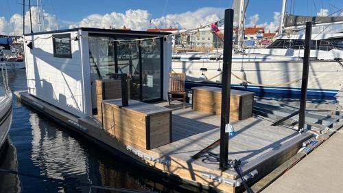 Trosso Boat Rental | Houseboat in Karlskrona City