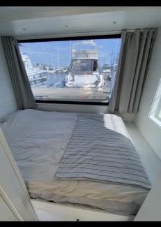 Trosso Boat Rental | Houseboat in Karlskrona City