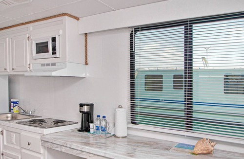 Stocking Island Boat Rental | Houseboat in Paradise, Exuma, Bahamas