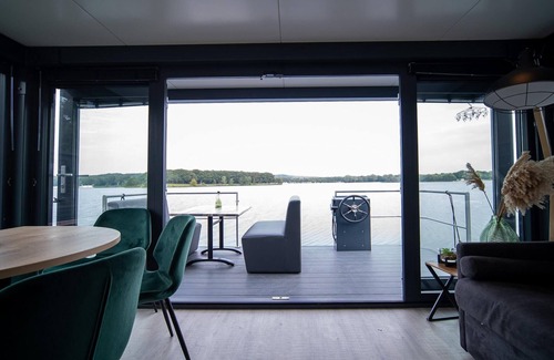 Municipality of Mook en Middelaar Boat Rental | Houseboat Mookerplas with a view