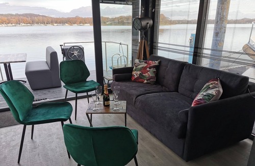 Municipality of Mook en Middelaar Boat Rental | Houseboat Mookerplas with a view