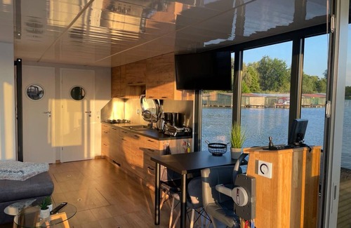 Mirow Boat Rental | Houseboat "My Way" on the Mecklenburg Lake Plateau