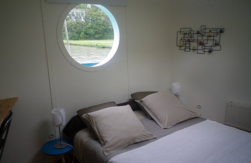 Eckwersheim House | Houseboat Ophrys, guest house