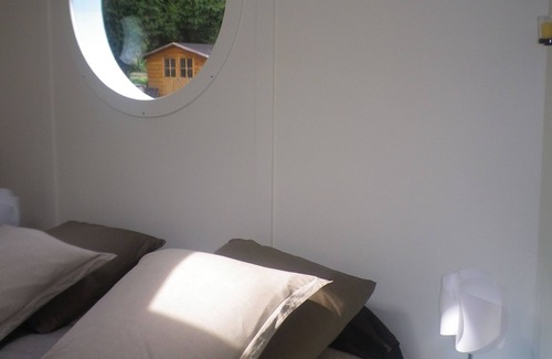 Eckwersheim House | Houseboat Ophrys, guest house