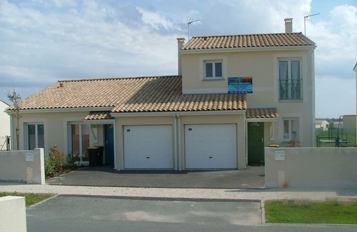 Saint-Georges-de-Didonne House | Houses for 12 people private indoor pool, 6 bedrooms, bbq enclosed garden