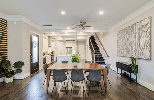 Washington Ave./ Memorial Park House | Houston Central Location - Stylish with Jacuzzi