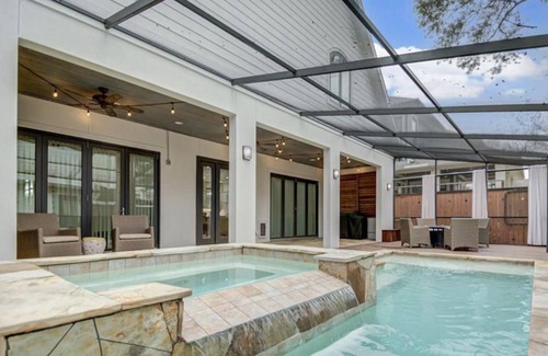 Houston Heights House | Houston Heights large luxury home with pool. 3,700 sf. 4 car parking