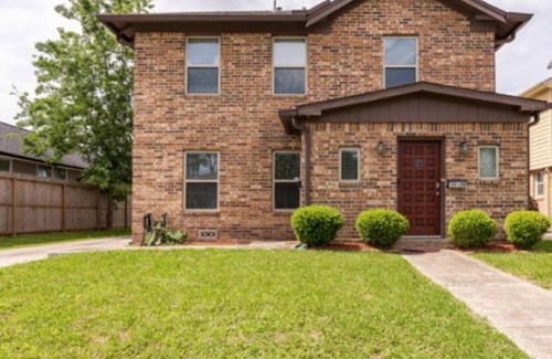 MacGregor Apartment | Houston's Cozy Abode