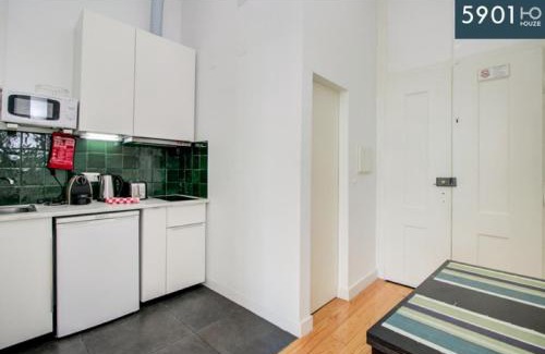 Alcantara Apartment | HOUZE Central Studio near LX Factory and the river