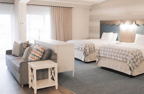 Middletown Hotel | Howard Johnson by Wyndham Middletown Newport Area