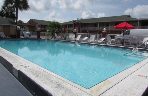Fort Myers Hotel | Howard Johnson by Wyndham Ft. Myers FL