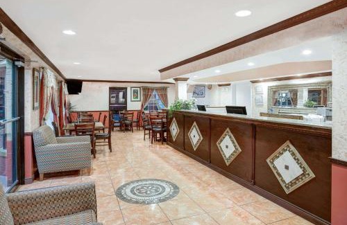 Fort Myers Hotel | Howard Johnson by Wyndham Ft. Myers FL