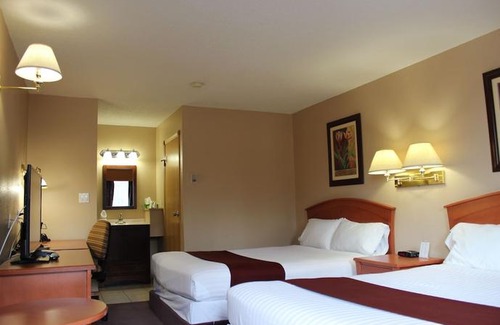Red Deer Hotel | Howard Johnson by Wyndham Red Deer