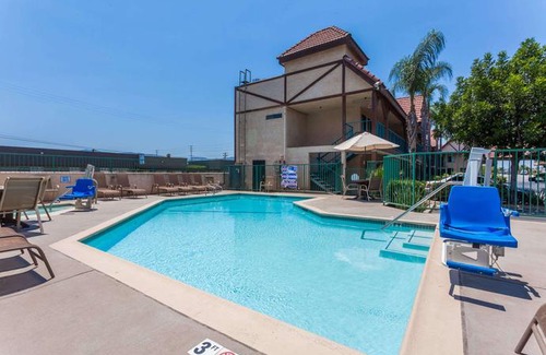 Norco Hotel | Howard Johnson by Wyndham Norco