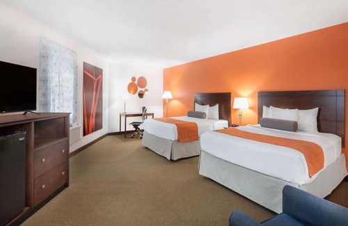 Wollaston Hotel | Howard Johnson by Wyndham Quincy Boston