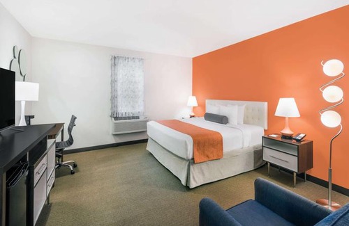 Wollaston Hotel | Howard Johnson by Wyndham Quincy Boston