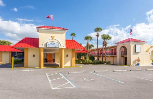 Lakeland Hotel | Howard Johnson by Wyndham Lakeland