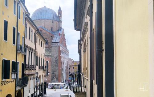 Historic Centre Apartment | HT - Basilica View Luxury Loft