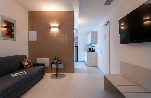 Mestre Apartment | Htm Tower - 1101 Executive by Halldis