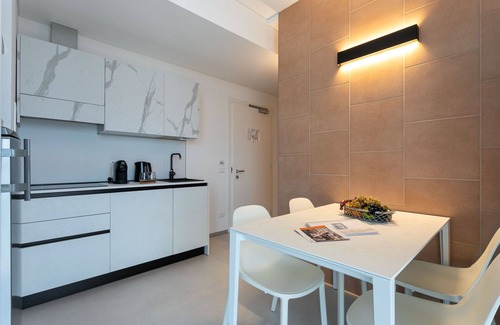 Mestre Apartment | Htm Tower - 1101 Executive by Halldis