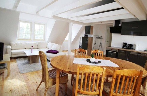Steinheim Apartment | HU03 Relax Apartment in Hanau-Steinheim with TV and free WiFi