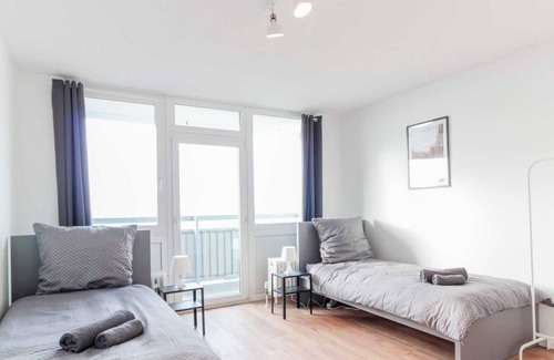 Hanau Apartment | Hu08 Schickes Apartment mit Balkon in Hanau, 72qm, 3 Schlafzimmer, Max. 5 Personen
