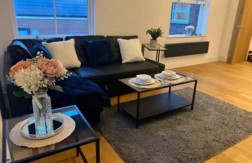 Hull Old Town Apartment | HU1 Hull City Centre Modern Apartment WIFI BATH H9
