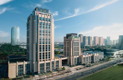 Kunshan Hotel | HUALUXE Kunshan Huaqiao by IHG - F1 Racing Preferred Hotel
