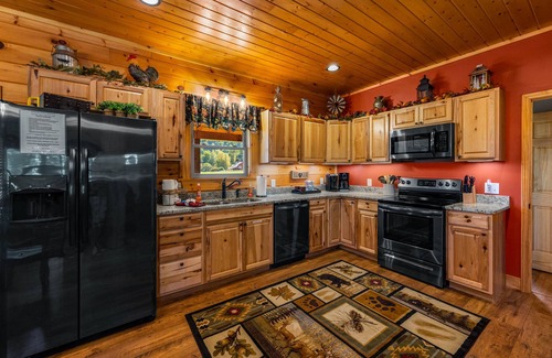 Maggie Valley Cabin | Huckleberry Lodge ~ Fall Color ~ New Cabin by Willow Tree Cabins