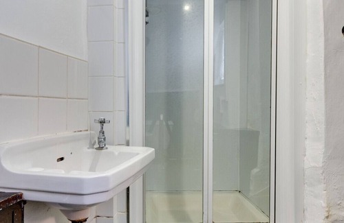 Rye House | Hucksteps Row - Two Bedroom House, Sleeps 3