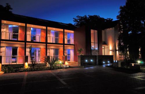 Lynnwood Hotel | Hudson House