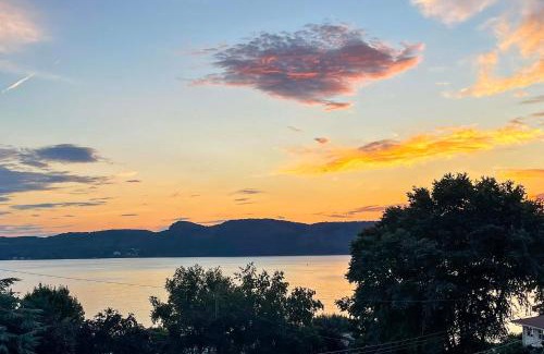 Briarcliff Manor House | Hudson River Views Briarcliff Manor Home with Deck