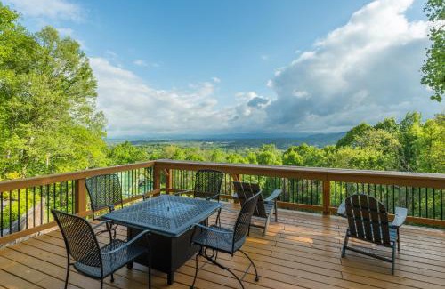 Weaverville House | Hudson's Peak on Leisure Mountain