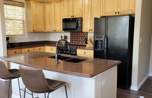 Cottonwood Condo | Huge 2 Bedroom Condo with Attached Garage!