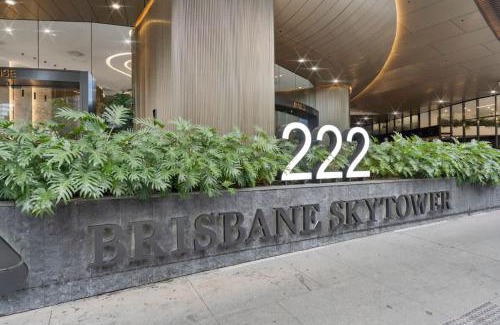 Brisbane Central Business District Apartment | HUGE 3bed 3Bath Skyhigh view