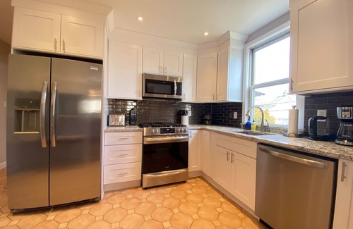 Forest Hill Apartment | Huge 4BR/2Bath/Free Parking/NYC/EWR/MetLife/2 KING BEDS!