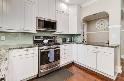 Lakeland House | Huge 5br 4ba by the Lake & FSC. Downtown, Food, Bars Parks. 2 Kitchens.16 guests