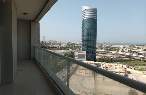 The Greens Apartment | Huge Barsha Heights 4 Bedroom in Heart of Dubai - Balconies, pool, gym, parking!