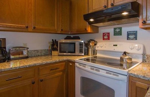 Gatlinburg - Pigeon Forge House | Huge Decks with A+ Views-Hot Tub-Firepl-King Beds-WiFi-Only 2 Miles from Parkway