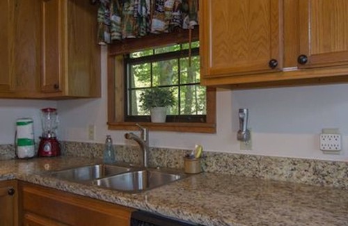 Gatlinburg - Pigeon Forge House | Huge Decks with A+ Views-Hot Tub-Firepl-King Beds-WiFi-Only 2 Miles from Parkway